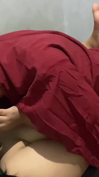Krásná dívka se sexy tělem pozvaná k šukání, dokud není slabá