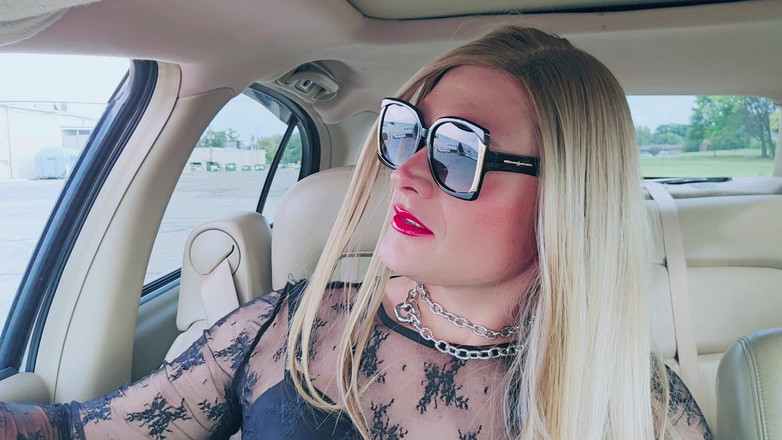 Darkfetish2k: Kylie抽烟撸管指挥钱宝贝