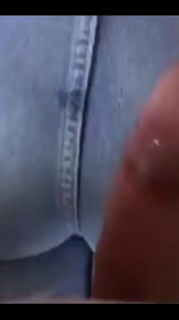 Genietend van een 58-jarige Latina terwijl ze rust, vinger ik haar over haar prachtige lichaam terwijl ik me aftrek, wordt ze erg opgewonden wakker