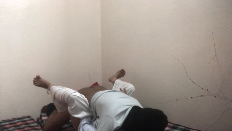 Missmaya123: Adik tiri sebenar tersangkut di atas katil, kemudian saya mengongkeknya