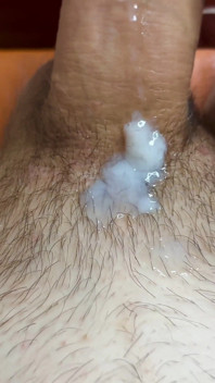 Rất nhiều precum và cum. Nó ngon!