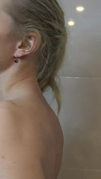 Lisa romanova ke baathroom men khilauna maza