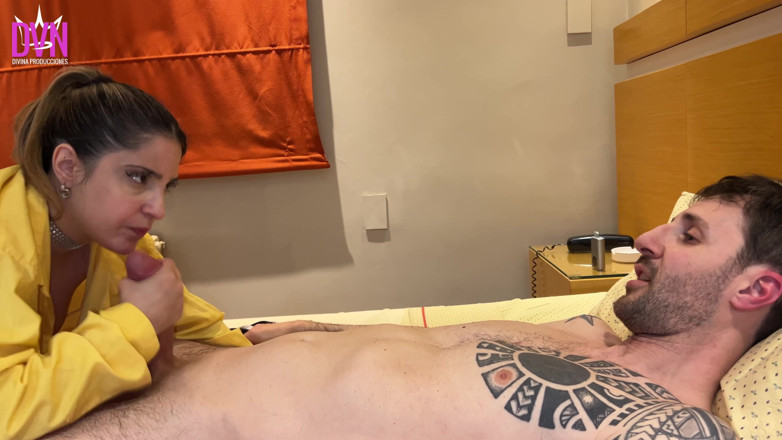DivinaMaruuu: Engaña a Su Novio Con Los 25 Cm De Su Compañero...