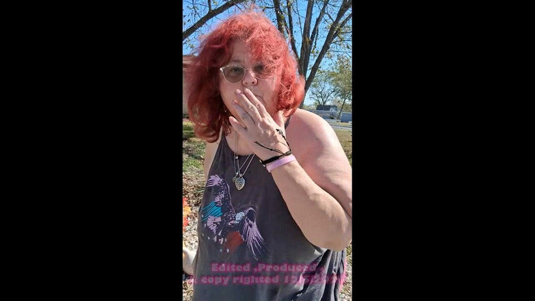 BBW nurse Vicki adventures with friends: Vicki Si Suster Sange Ini Berkeringat Di Taman