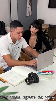 Modelo colombiana seduce a su compañero de clase de la universidad - Luna Vitaler & Max Betancur