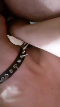 いたずらなカウボーイガールが大きなチンポで私の穴を満たし、彼の睾丸をきれいに流し出している
