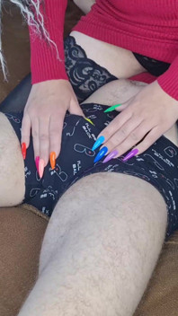 Istri sange ini melepas kondom penis pacarnya Crot di dalam memek