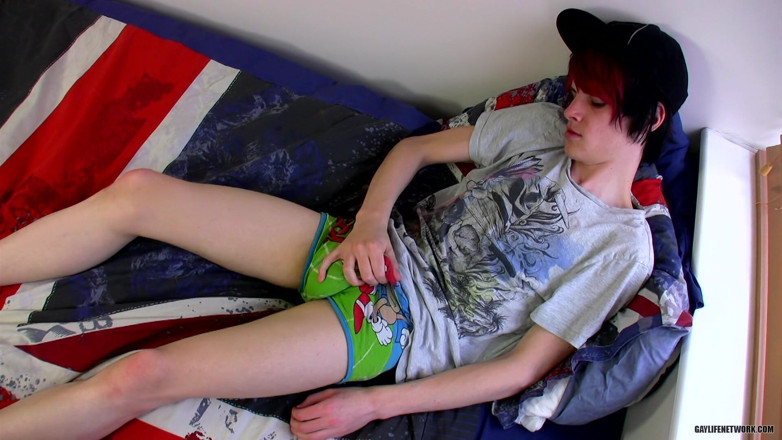 Lollipop Twinks: Emo twink damien döl teslim ediyor