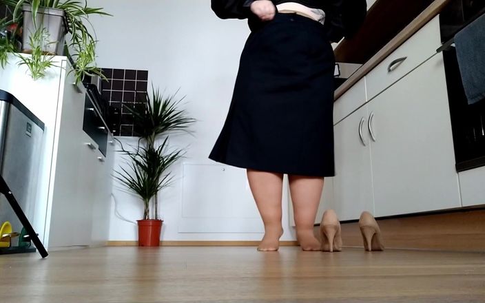 OurFetishLife: Ma belle-mère insatiable exige que je la baise en levrette