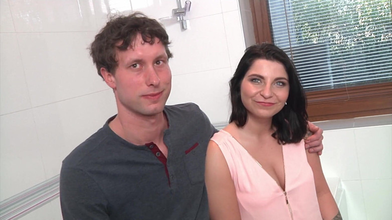 Threesome and GangBang: Wife Fucker – Muž sleduje svou ženu, jak ji šukají a honí si....