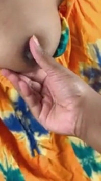 Kongkek teman wanita saya di bilik Oyo begitu keras selepas fungsi Ugadi sehingga dia pancut lagi dan lagi