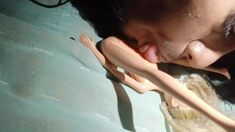 Arvind6355: Mi muñeca sexual besa grande en empapada