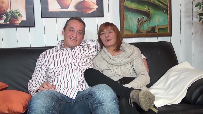 Swinger Friends Germany: Pieprzyć trójkąt z 2 bezmyślnymi dziewczynami
