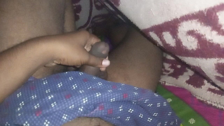 Sweet Indian cock: インドのゲイボーイのアウトドアマスターベート