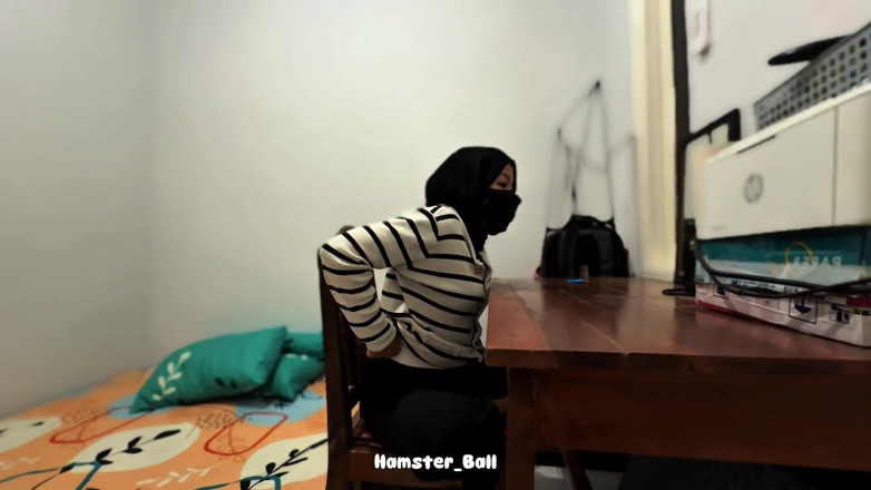 Hamster_Ball: (캠 녹음) 무슬림, 인도, 말레이 하녀의 바람피고 따먹기