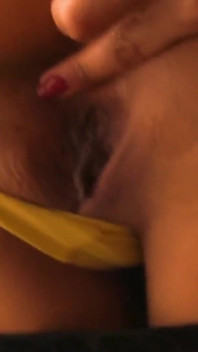 förstapersonsvy fingrar och spelar dildo i röpan med min Latina GF Lucy