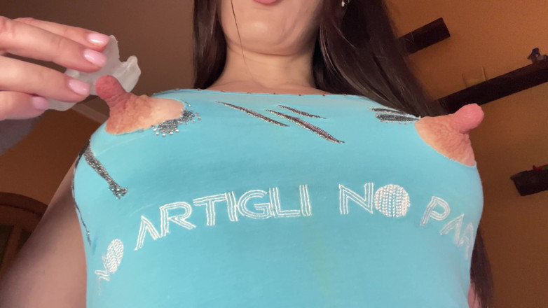 Kristi Ren: El hielo hace que mis enormes pezones aún más grandes