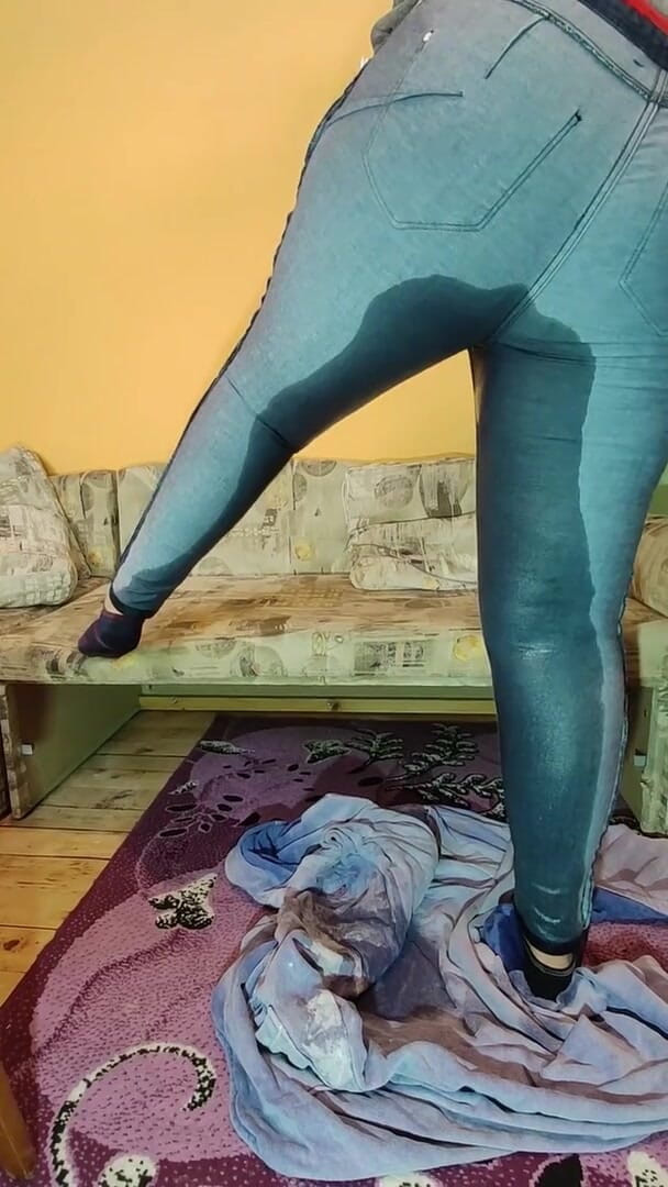 Young_strawberry: Pee in pants
