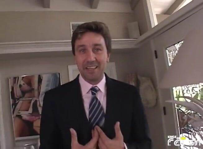 Family Role Playing: Homem mais velho faz sexo intenso com duas gostosas em...
