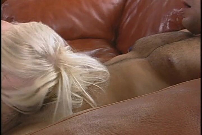 Cryptostudios: Awek amatur blonde seksi dikongkek kasar oleh suaminya