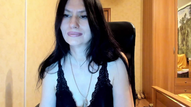 ANGELA_LADY: Soyunup giyinmiş sikiliyor