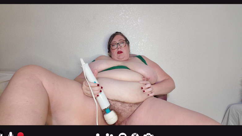 cutejayne: Sexy mollige baas komt klaar op afroep