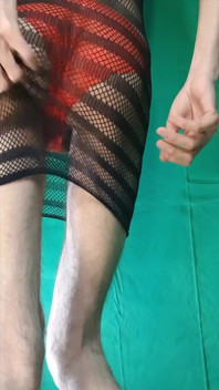phishnet dres ke niche laal phita painti
