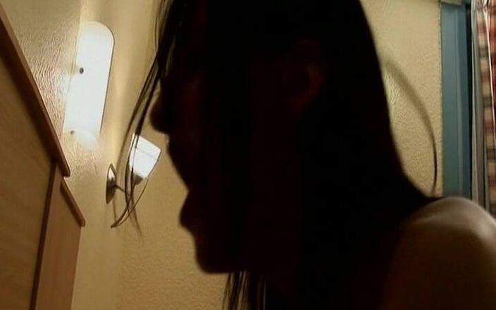 Filles Francaises: Две горячие французские крошки делят два в горячем сексе вчетвером