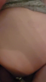 POV amatör fru tigger om anal.