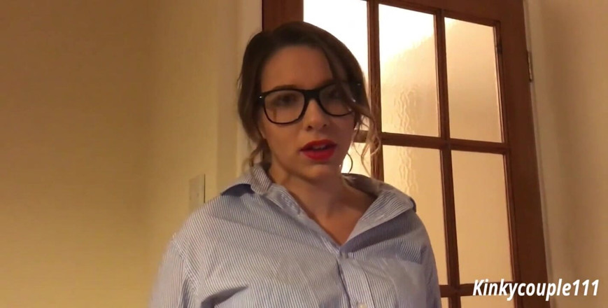 Samantha Flair: Employée geek 1 - une employée suce une bite - kinkycouple111