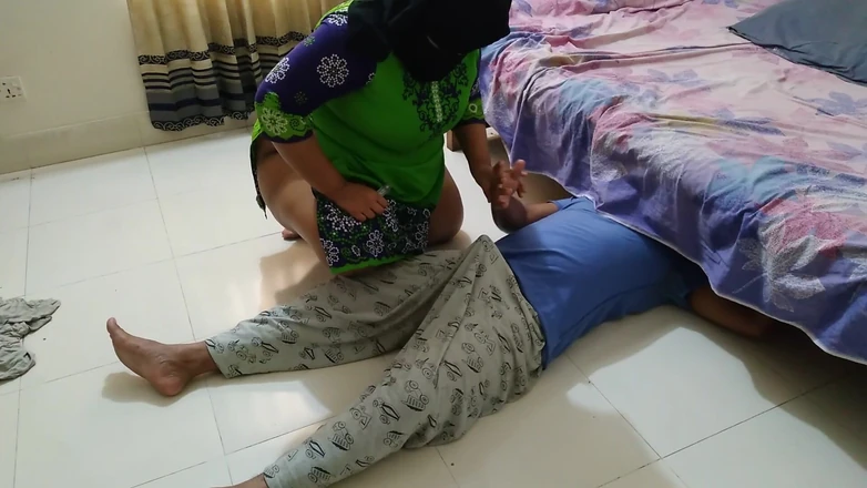Aria Mia: A Stranger Gets Stuck Under the Bed by Accident Then...