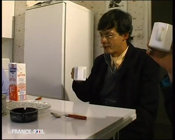French Family Secrets: Alain présente son nouveau plan cul à papi et lui offre...