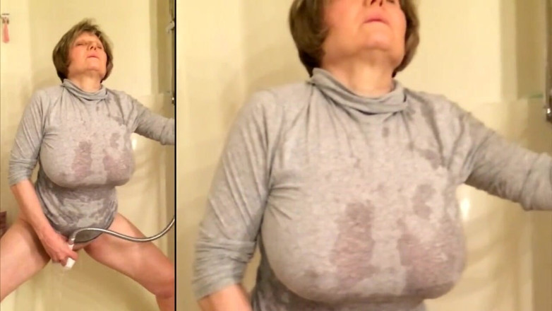 MarieRocks: Big Breasted GILF masturbates in a gray shirt