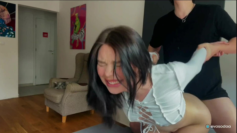 Eva Soda: Seks anal pertama eva soda. Ngentot pantat bahenol murid nakal...