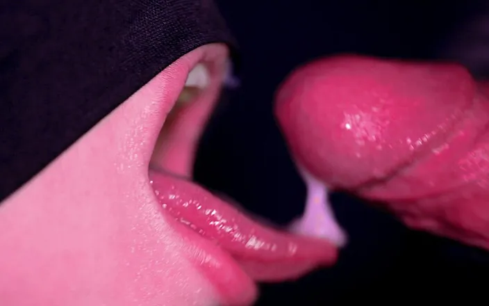 BlowjobView: Close up of My Young Stepsister Eating All My Cum...