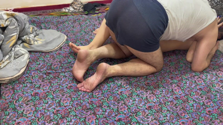 Roben: Universitetsflickan jag delade samma hus med låg naken