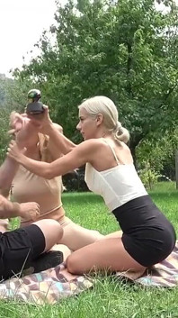 La bionda sexy diventa obbediente e pronta ad essere un robot del sesso perfetto