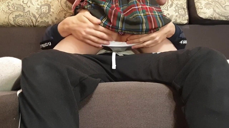 Horny Johny: Doce maricas garoto fodido em uma saia da faculdade e...