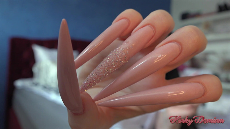 KinkyDomina: บําเรอเล็บสีชมพูประกาย