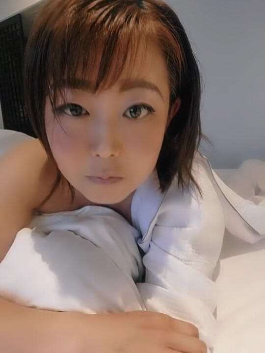Mayumi Kanzaki: Greetings From Bed