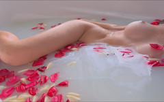 MyAnny: Zůstaň doma a šukej! Tvrdý sex v koupelně, výstřik na obličej!