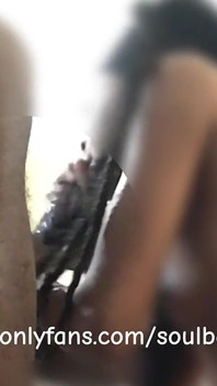 Realmente queria chupar seu pau enquanto todos estavam do lado de fora na festa