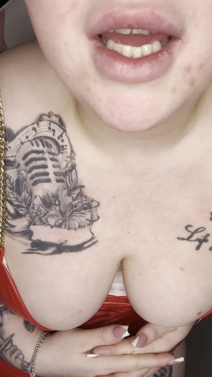 Natalie Moore: Maagdelijke verliezer wordt bedrukt