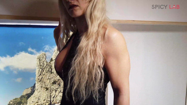 Spicy Lab Production: Anal suka, deptanie ballbusting uległość i rogacz z gorącą mamuśką...