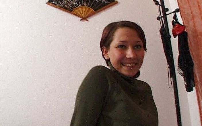 German Classic Porn videos: Adolescentă cu țâțe frumoase la prima ei audiție