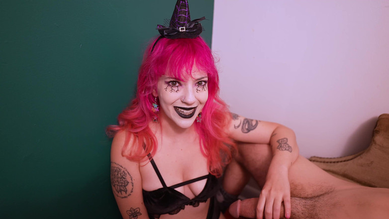 lilredvelvettt: 女巫收缩你的鸡巴并给你戴绿帽