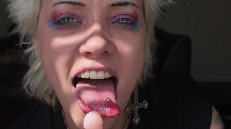 Glitterqueen1999: 4k - Giantess Penectomy - 小男人在我的食物里