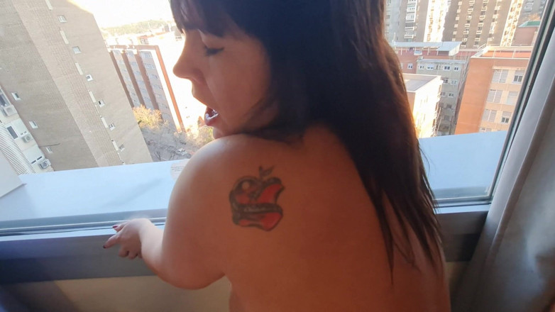 Montse Swinger: POV-Sex Im Fenster