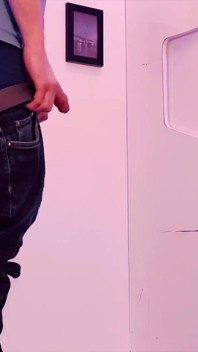 Twink no Gloryhole - ele quer mais do que apenas um boquete