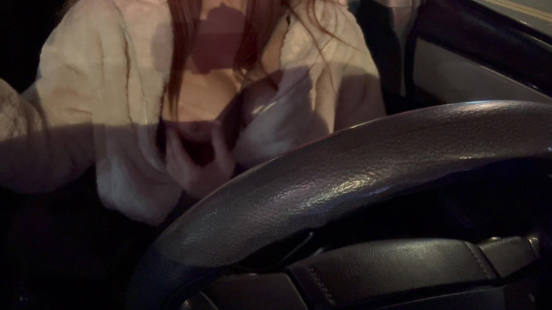 Artemisia Love: イタリアの巨乳熟女ヨモギは、喫煙しながらラを運転し、大きな熱いおっぱいの長い髪フェチをチラするのが大好きです